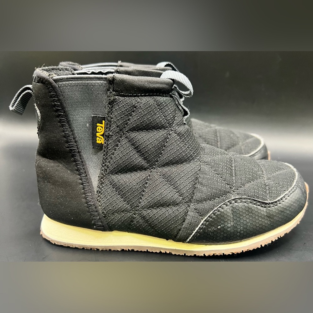 Teva Black Shoes- Youth Size:12,‎ Pre-Owned